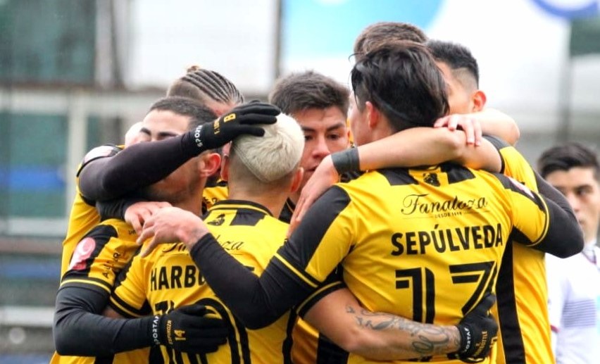 Fernández Vial logró valiosa victoria de visita ante Santa Cruz en duelo pendiente de la Primera B