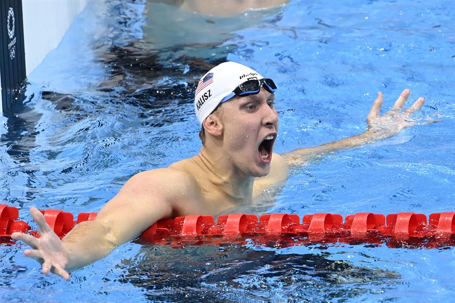 El estadounidense Chase Kalisz ganó la primera medalla de oro de la natación en Tokio