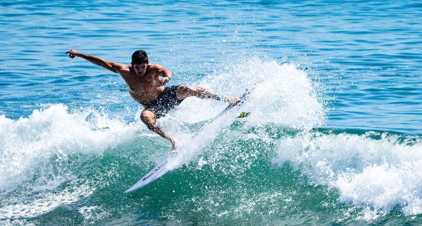 Manuel Selman quedó eliminado en la competencia de Surf en Tokio 2020