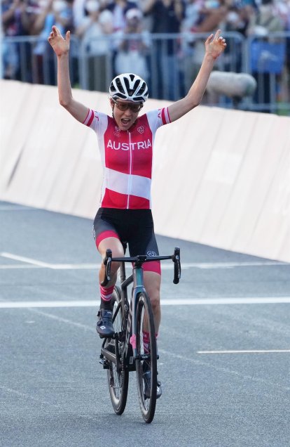 Anna Kiesenhofer se proclamó campeona olímpica en el ciclismo en ruta de Tokio 2020