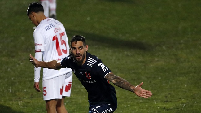 Joaquín Larrivey mostró categoría y le dio el triunfo a la U sobre Curicó Unido