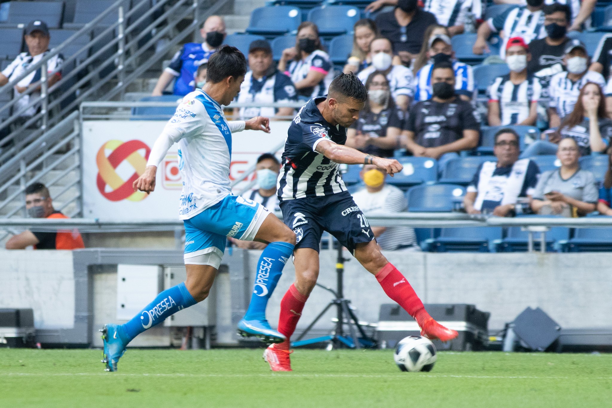 Monterrey de Sebastián Vegas igualó ante Puebla de Pablo Parra en México