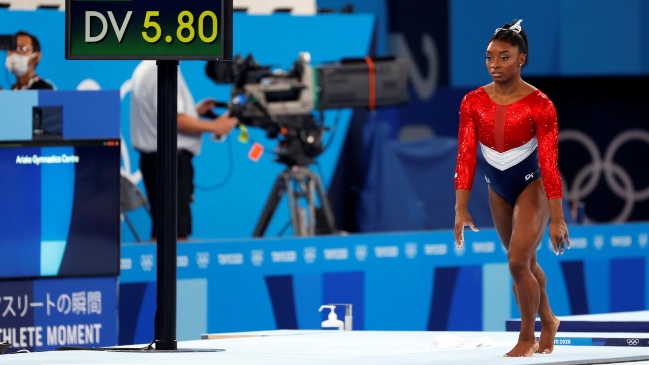 Simone Biles se retiró de la final por equipos por una lesión