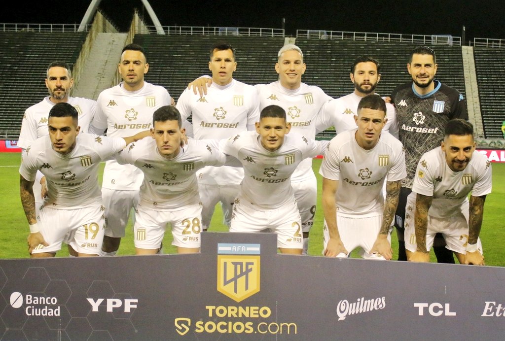 Eugenio Mena y Gabriel Arias jugaron en victoria de Racing sobre Aldosivi en Argentina