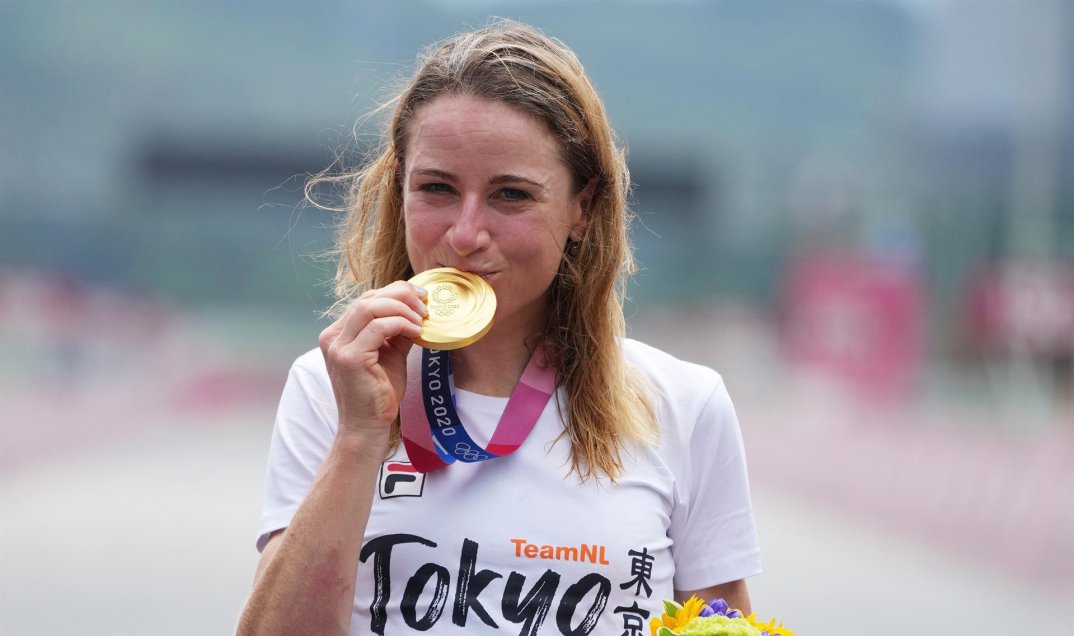 Anneliek Van Vleuten conquistó la medalla de oro en la contrarreloj de Tokio 2020