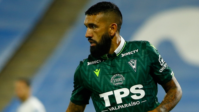 Santiago Wanderers oficializó el regreso de Ronnie Fernández