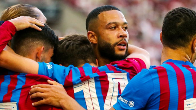 Memphis Depay volvió a marcar en triunfo de Barcelona sobre Stuttgart