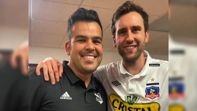 Destacado actor de “Harry Potter” posó con la camiseta de Colo Colo
