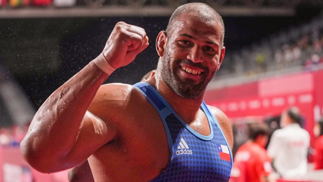 Yasmani Acosta avanzó a semifinales en la lucha grecorromana y quedó a un paso de una medalla