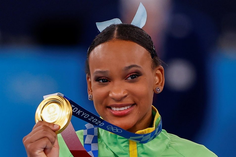 Rebeca Andrade nuevamente hizo historia al dar a Brasil su primer oro olímpico en la gimnasia artística