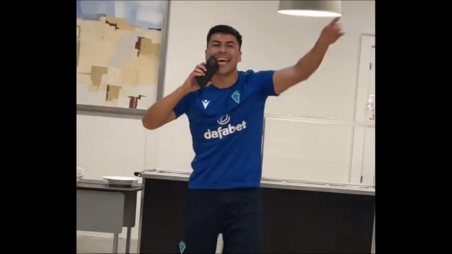 “Bailas como juegas”: La animada presentación de Tomás Alarcón ante el plantel de Cádiz