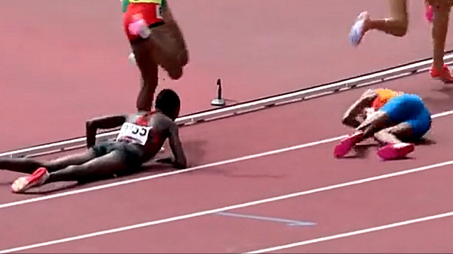 Favorita de los 1.500 metros llegó primera pese a una apatarosa caída