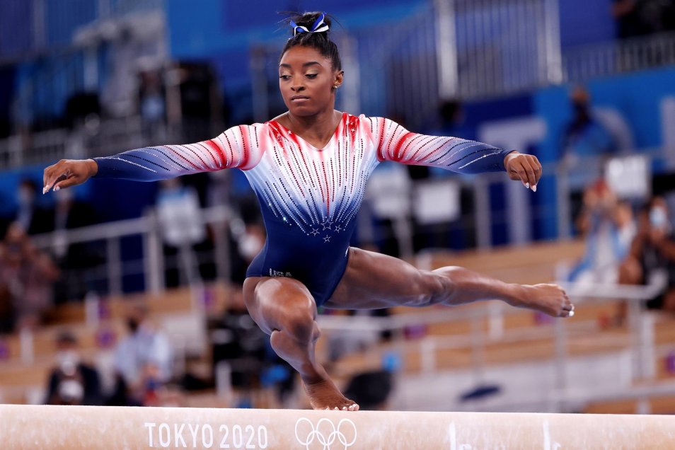 La espectacular rutina de Simone Biles para ganar el bronce olímpico en su regreso a la competencia