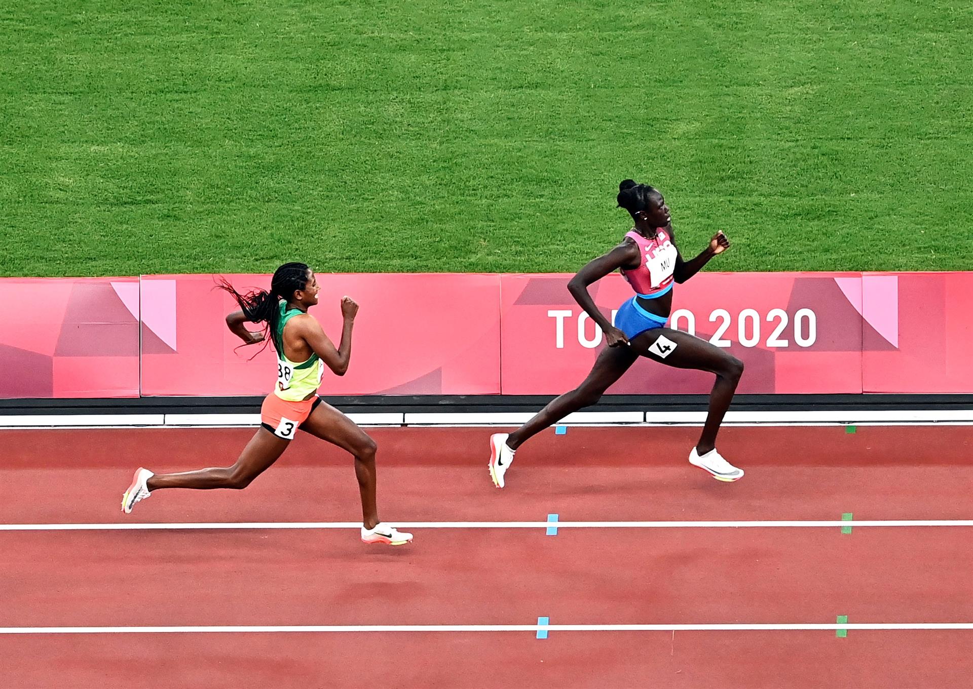 Athing Mu dominó los 800 metros femeninos y ganó con 19 años el oro en Tokio 2020