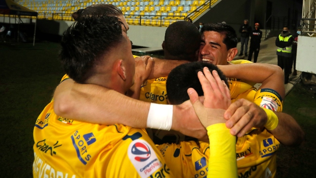 Everton irrumpió en la parte alta con un triunfo ante Cobresal y se acercó al puntero U. La Calera