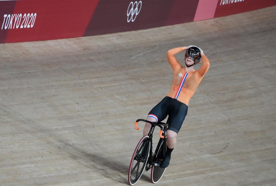 Shanne Baspennincx se coronó campeona en el keirin femenino en el ciclismo de pista en Tokio 2020