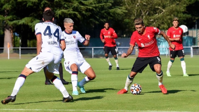 ¡Apretón de lujo! Gary Medel jugó en amistoso de pretemporada entre Bologna y Liverpool