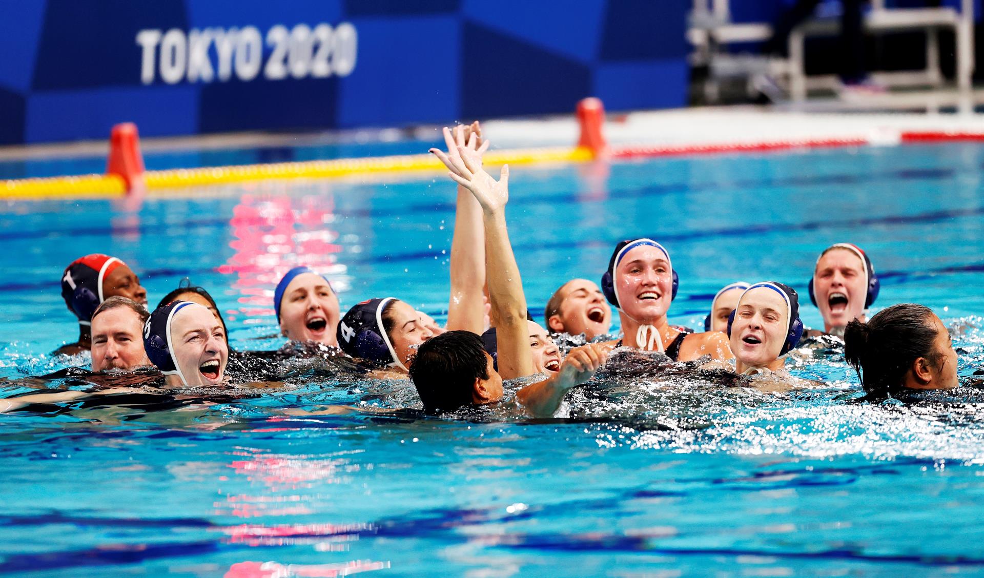 Estados Unidos revalidó el título olímpico en el waterpolo femenino sin dar opción a España