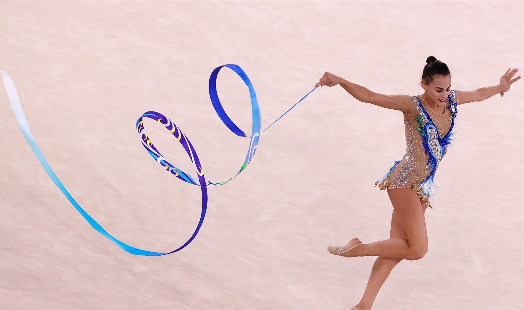 Israelí Linoy Ashram terminó con la hegemonía rusa y ganó el oro en la gimnasia rítmica