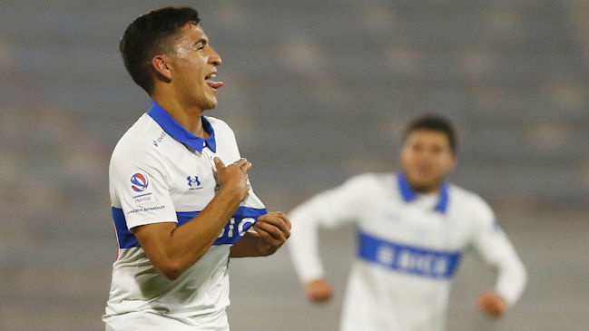 Marcelino Núñez ejecutó con calidad el tiro libre y puso el tercero para la UC ante La Serena