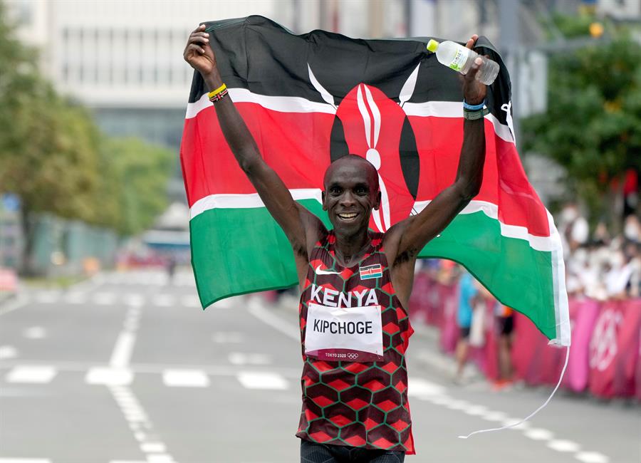 Eliud Kipchoge revalidó su corona en el maratón y se quedó con el oro en Tokio 2020