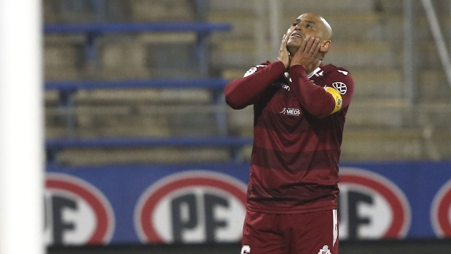 “Pelao muerto, el equipo no te quiere”: Humberto Suazo se enojó con el ayudante de Poyet