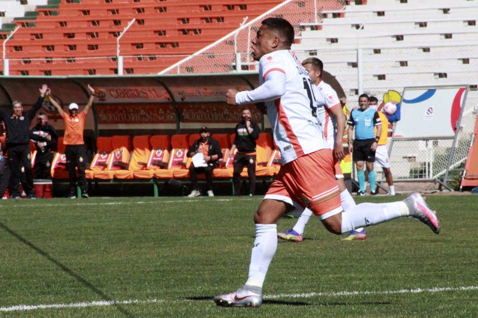 Sin VAR y con un dudoso penal: Cobresal venció a Palestino en El Cobre