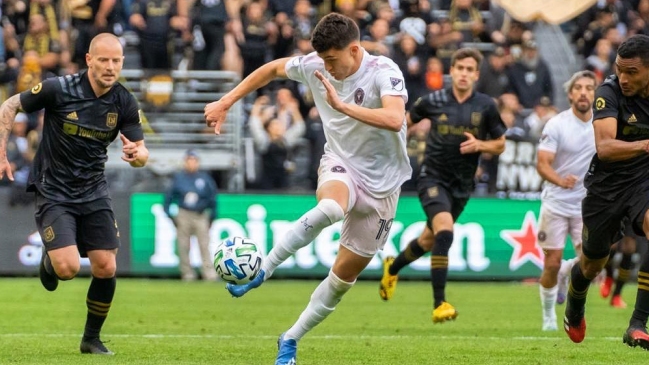 La Roja sigue de cerca a joven delantero del equipo de David Beckham