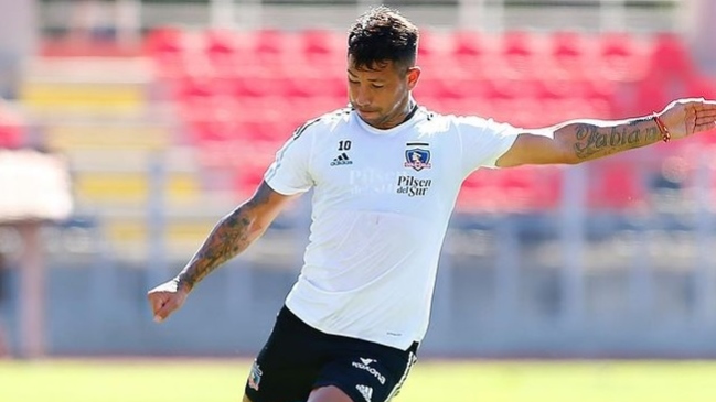 “Seguimos firmes los arroz graneado”: El golazo de tiro libre de Leo Valencia en práctica de Colo Colo