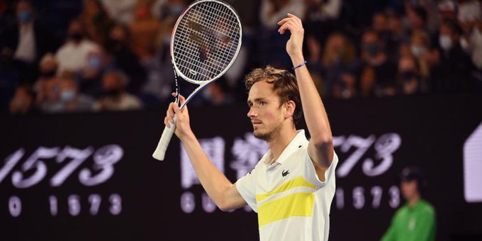 Daniil Medvedev superó sin problemas a James Duckworth y alcanzó cuartos en Toronto