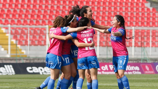 Universidad Católica sorprendió a Palestino en el Campeonato Femenino