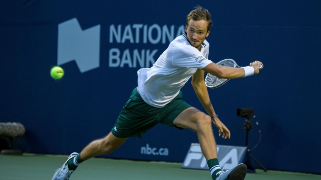 Daniil Medvedev arrasó en menos de una hora con John Isner y entró a la final en Toronto