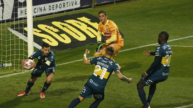 Juan Cuevas marcó de penal y decretó el descuento para Everton ante Melipilla