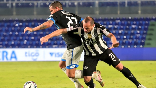 Marcelo Díaz fue titular en frenético empate entre Libertad y 12 de Octubre en la liga paraguaya