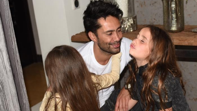 Luis Jiménez contó cuidados por celulares de sus hijas: Tenemos la contraseña de sus redes sociales