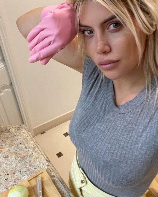 Wanda Nara se mostró llorando en Instagram y se llenó de troleos
