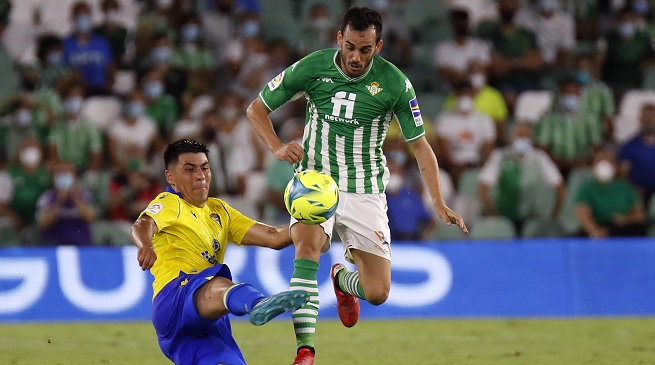 Real Betis de Manuel Pellegrini igualó ante Cádiz de Tomás Alarcón en la liga española