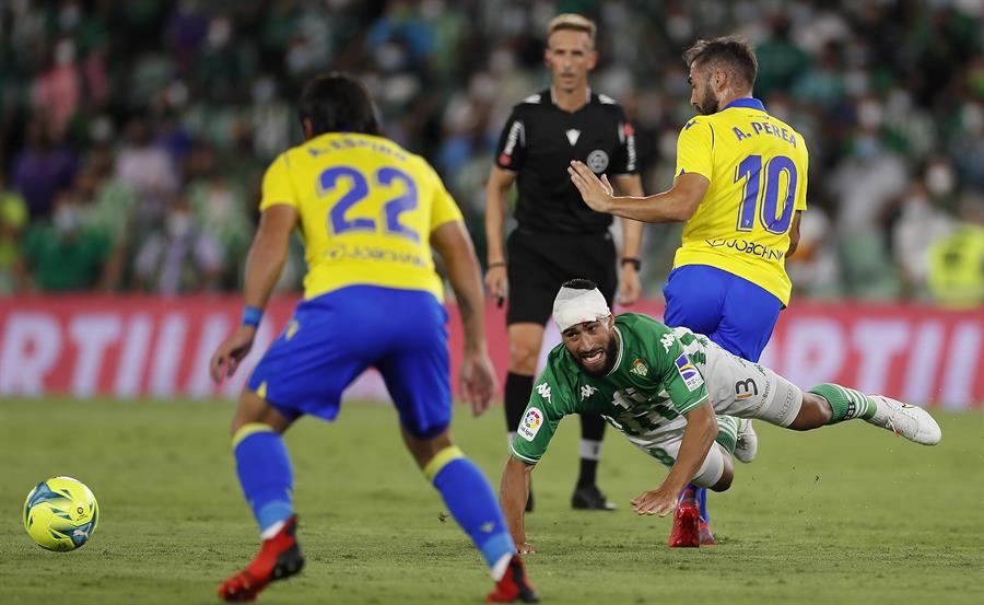 La igualdad entre Betis y Cádiz en choque de chilenos de la liga española