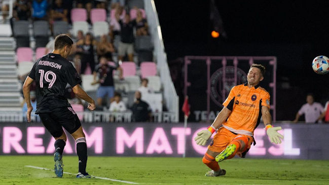 Robbie Robinson asoma como la sorpresa de Martín Lasarte en la nómina de la Roja