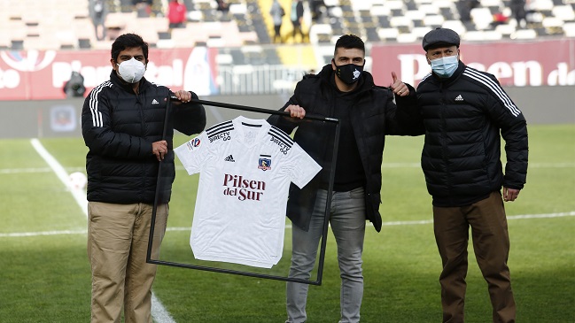 Colo Colo homenajeó a Gonzalo Fierro en la previa del choque ante Antofagasta