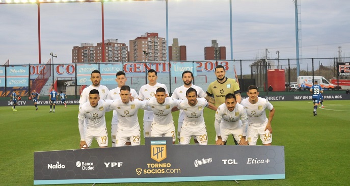 Racing de Mena y Arias goleó a Arsenal y se encumbró en Argentina