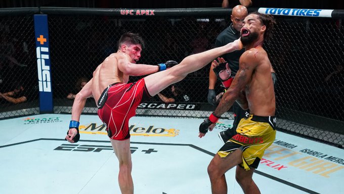 ¡Brutal! Chileno Ignacio Bahamondes ganó en la UFC con espectacular patada giratoria