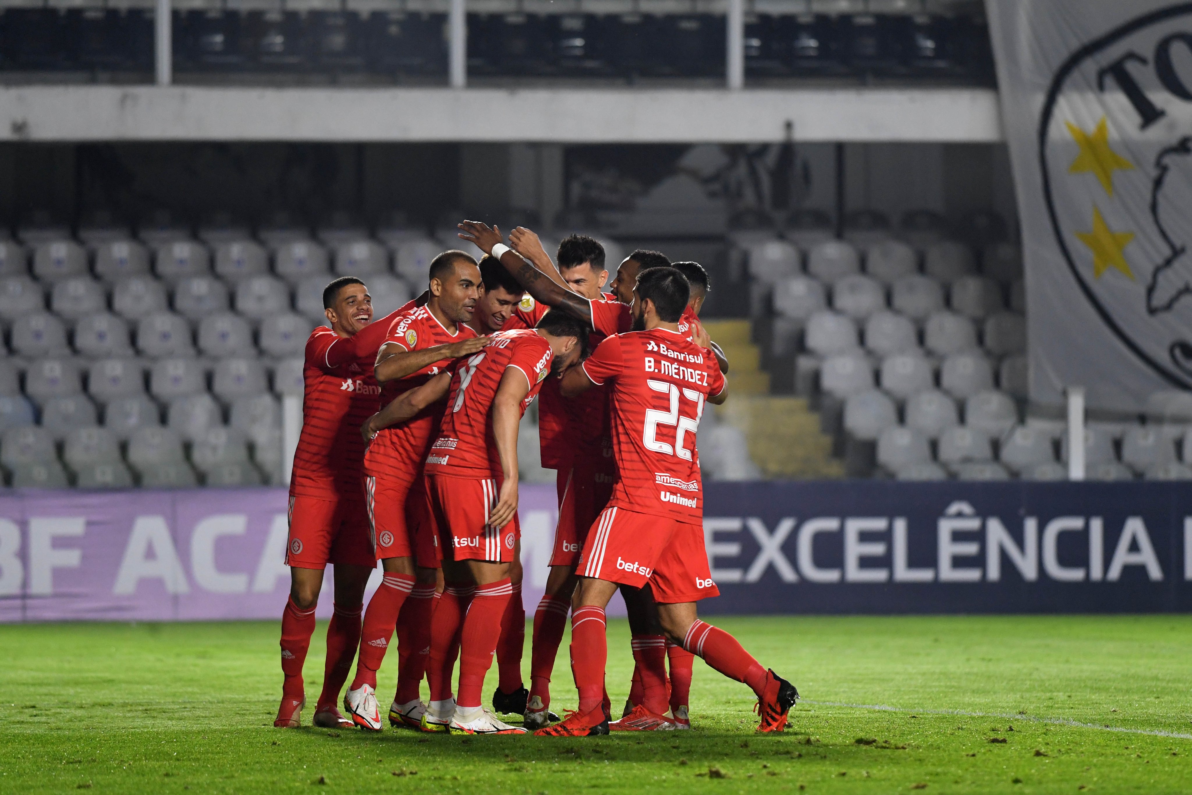 Internacional de Carlos Palacios salvó un empate frente a Santos en el Brasileirao