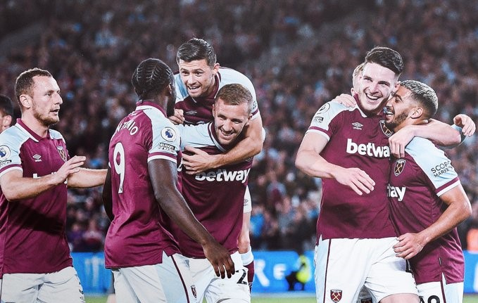 West Ham United goleó a un irreconocible Leicester en la Premier League