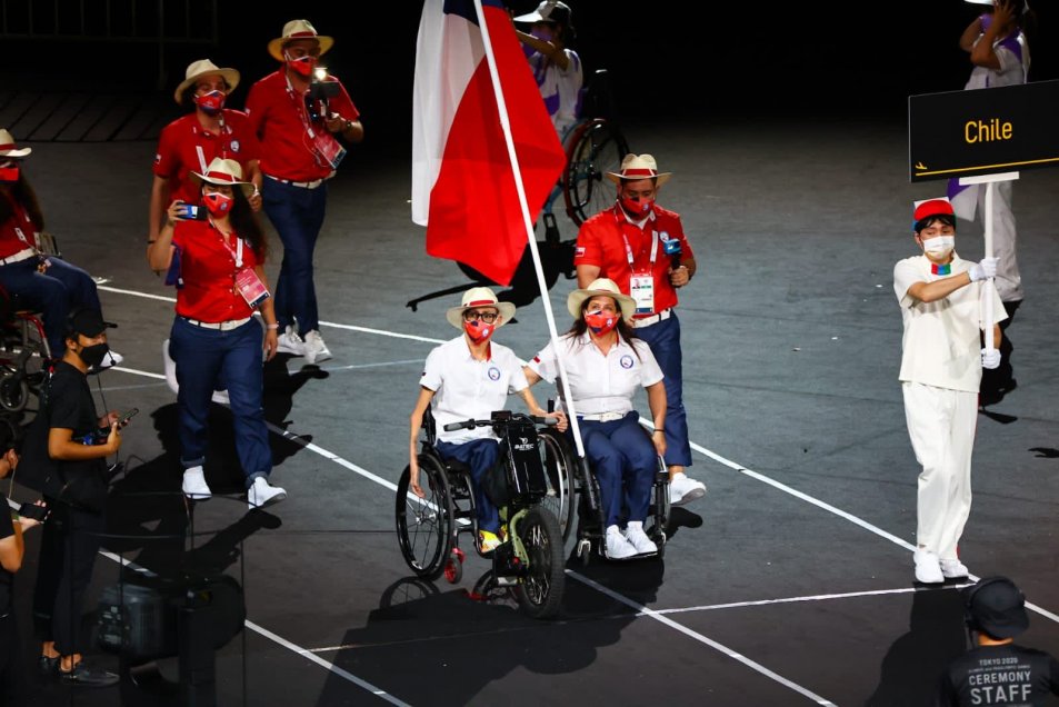 Francisca Mardones y Alberto Abarza comandaron al Team Chile en la apertura de los Juegos Paralímpicos