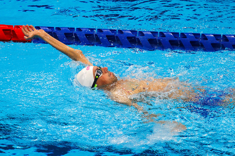 Alberto Abarza ganó su serie en los 100 metros espalda y pasó a la final por medalla en los Juegos Paralímpicos