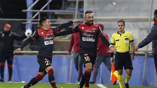Bernardo Cerezo sorprendió a la UC y puso el primero para Ñublense en San Carlos de Apoquindo
