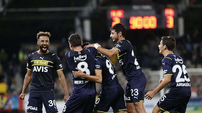 Fenerbahce demostró su favoritismo ante HJK Helsinki y accedió a la fase de grupos de Europa League