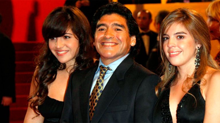 La Justicia archivó causa por hostigamiento digital contra hijas de Maradona