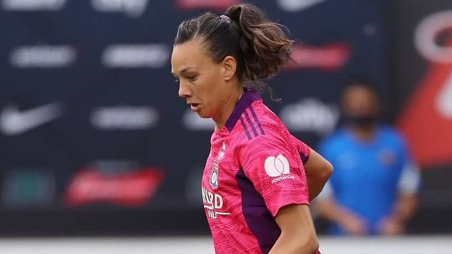 Christiane Endler brilló con gran atajada en su estreno oficial con Olympique de Lyon